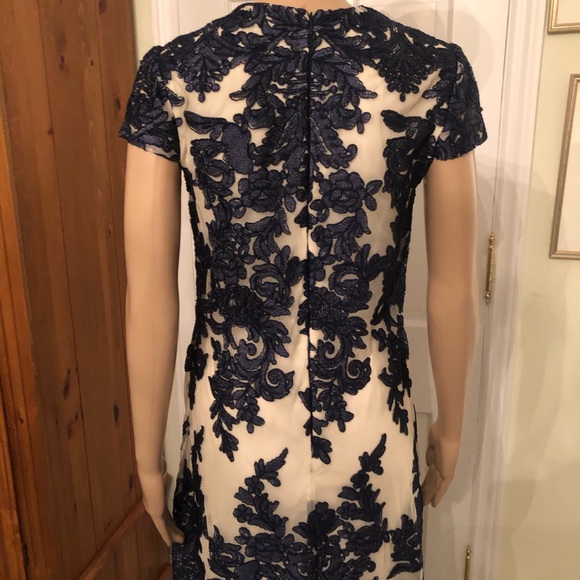 Vera Wang Dress, Lace Embroidery, Size 2 - Picture 2 of 4